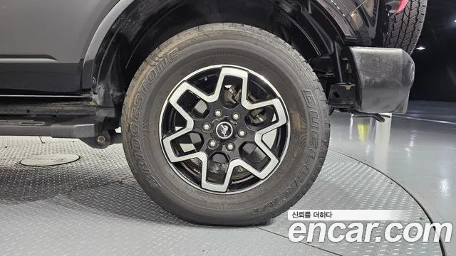 Ford Bronco — Фото автомобиля 20