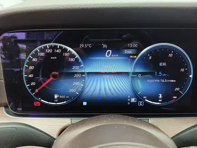 Mercedes-Benz E-Class — Фото автомобиля 4