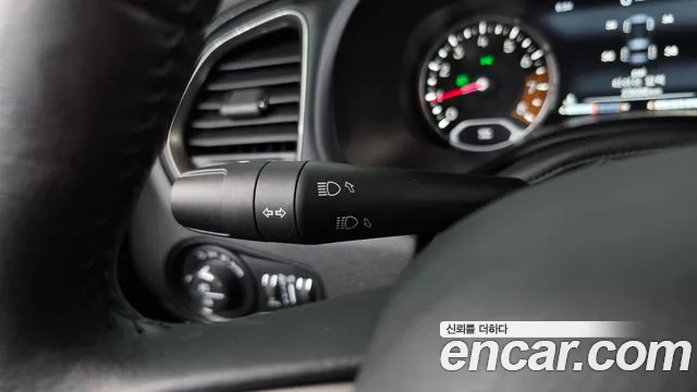 Jeep Renegade — Фото автомобиля 28