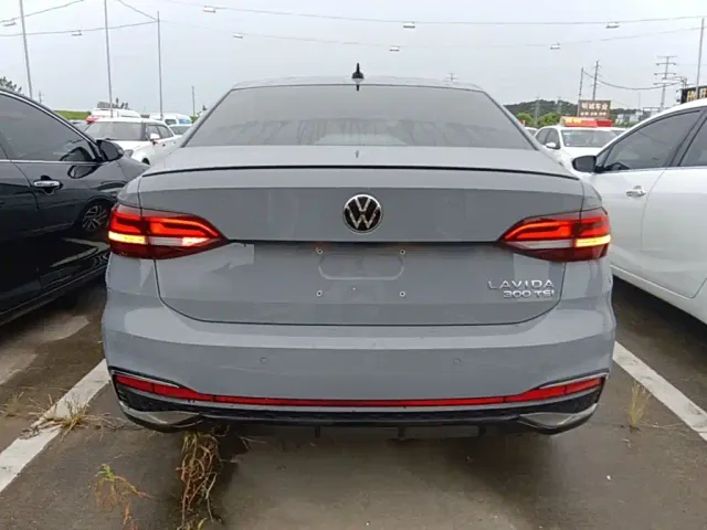 Volkswagen Lavida — Фото автомобиля 5