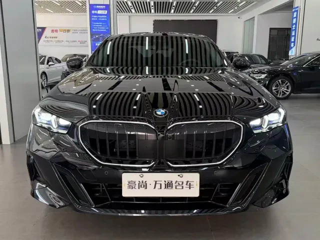 BMW 5 Series — Фото автомобиля 2