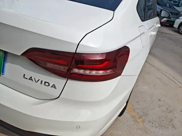 Volkswagen Lavida — Фото автомобиля 7