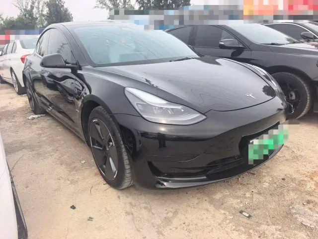 Tesla Model 3 — Фото автомобиля 3