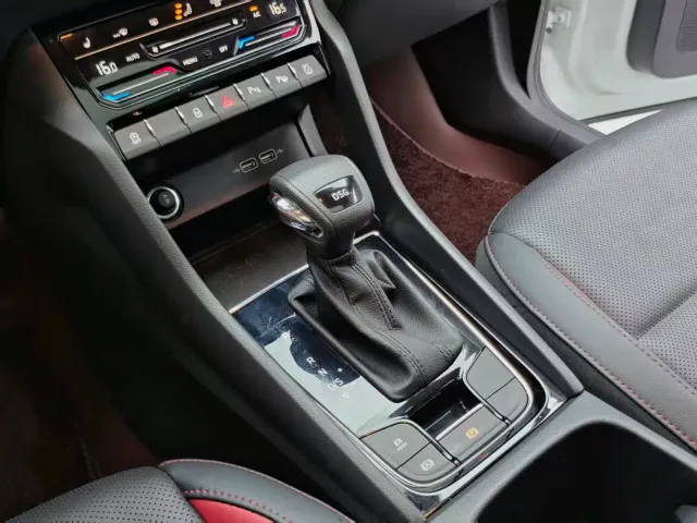 Skoda Karoq — Фото автомобиля 13