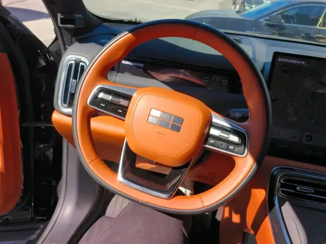 Geely Galaxy M9 — Фото автомобиля 15