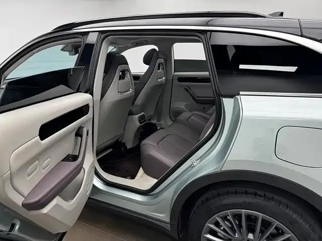 Leapmotor C11 — Фото автомобиля 12