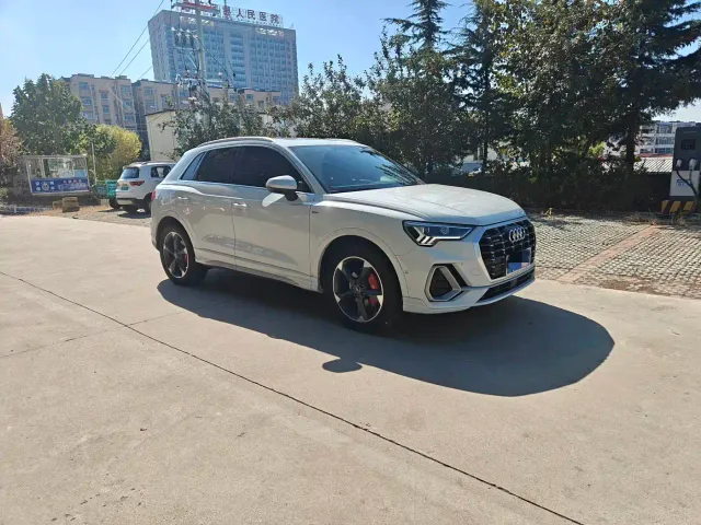Audi Q3 — Фото автомобиля 3