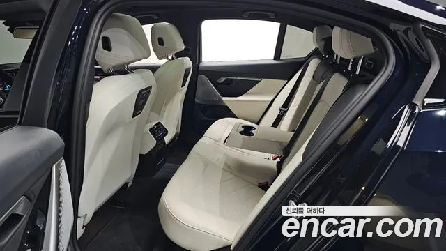 BMW 5 Series G60 — Фото автомобиля 15