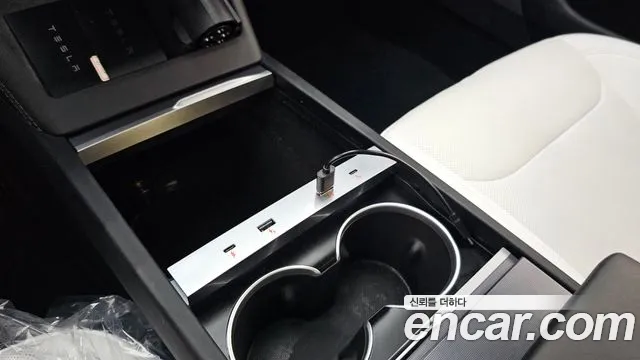 Tesla Model 3 — Фото автомобиля 16