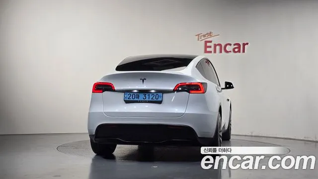 Tesla Model Y — Фото автомобиля 4