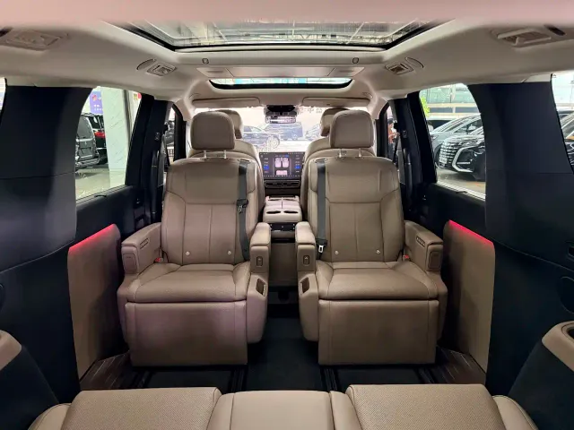 Li Auto MEGA — Фото автомобиля 11