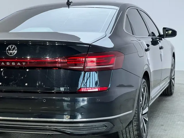 Volkswagen Passat — Фото автомобиля 17