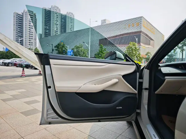 Xiaomi SU7 — Фото автомобиля 14