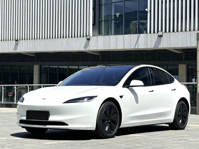 Фотография автомобиля — Tesla Model 3