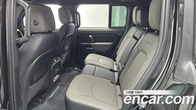 Land Rover Defender — Фото автомобиля 4