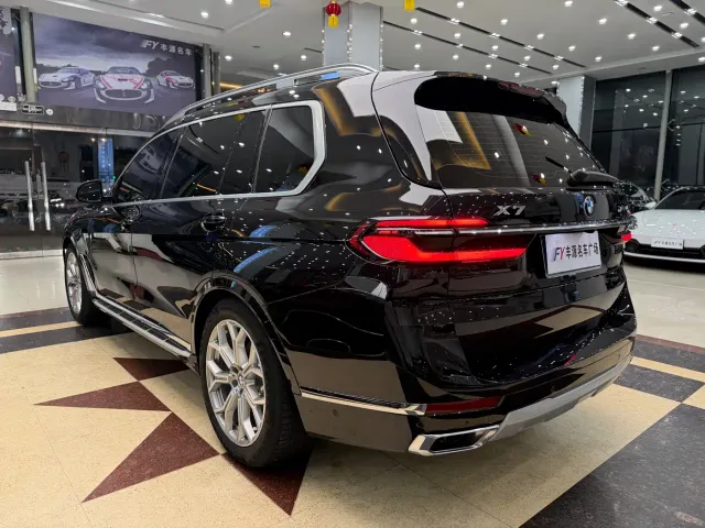 BMW X7 — Фото автомобиля 29