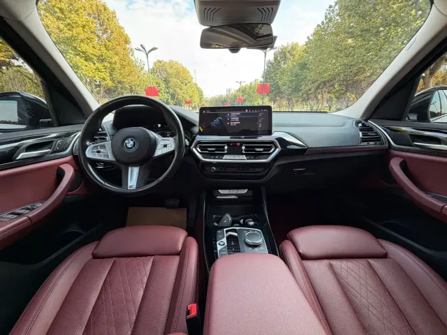 BMW iX3 — Фото автомобиля 4