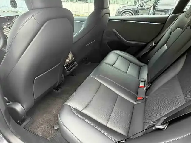 Tesla Model 3 — Фото автомобиля 5