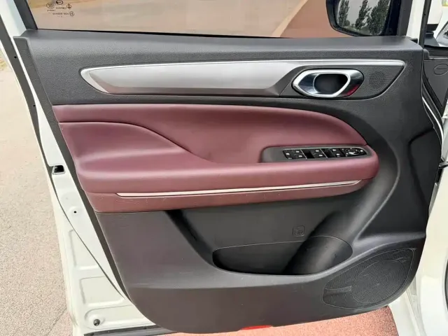 GAC Trumpchi Trumpchi M6 2023 PRO 270T DCT Luxury Edition — Фото автомобиля 11