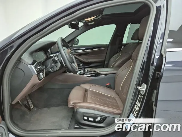 BMW 5 Series G30 — Фото автомобиля 11