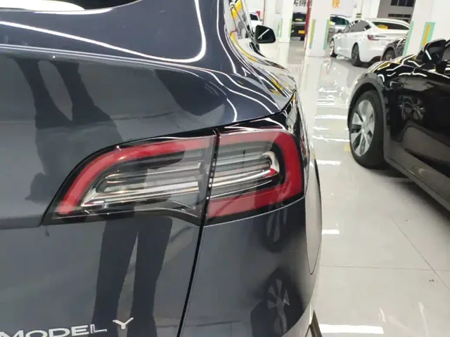 Tesla Model Y — Фото автомобиля 7