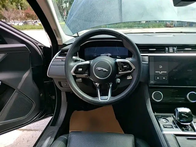 Jaguar XFL — Фото автомобиля 10