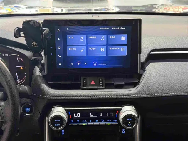 Toyota RAV4 — Фото автомобиля 15