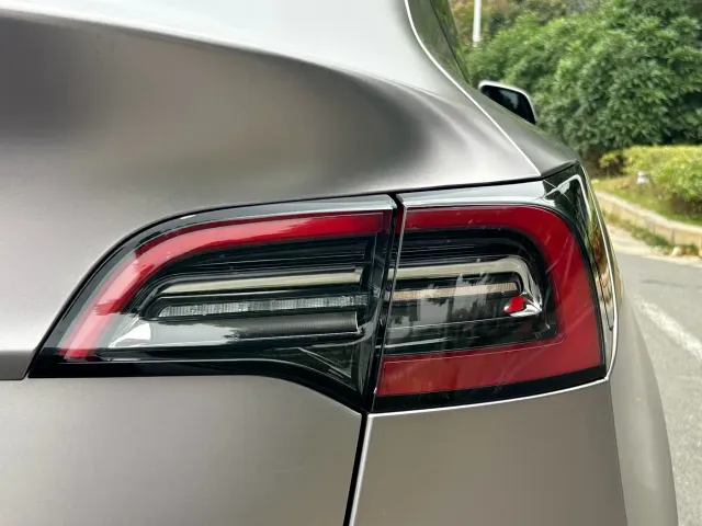 Tesla Model Y — Фото автомобиля 11