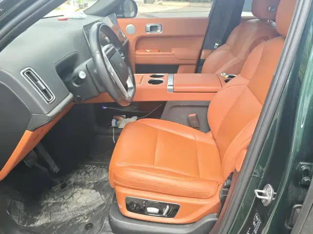 Li Auto L9 — Фото автомобиля 9