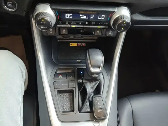 Toyota RAV4 — Фото автомобиля 13