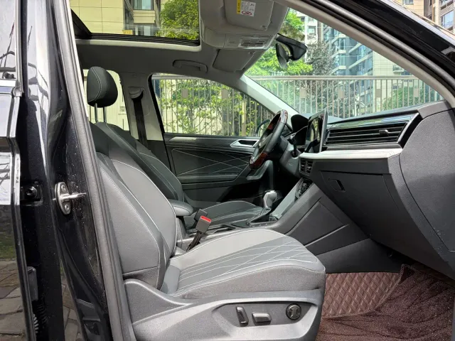 Volkswagen Tiguan L — Фото автомобиля 24