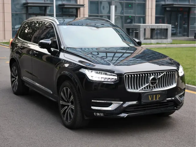 Volvo XC90 — Фото автомобиля 3