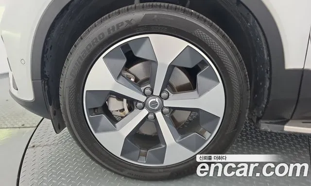 Volvo XC40 — Фото автомобиля 5