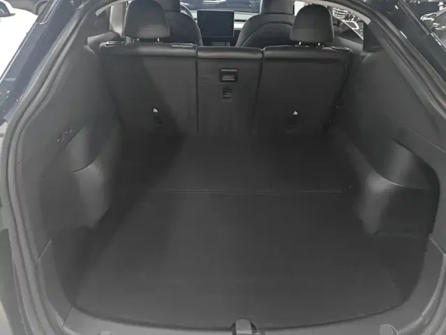 Tesla Model Y — Фото автомобиля 18