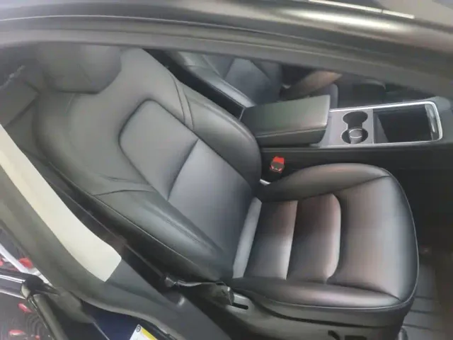 Tesla Model Y — Фото автомобиля 24