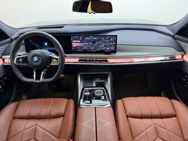 BMW i7 — Фото автомобиля 11