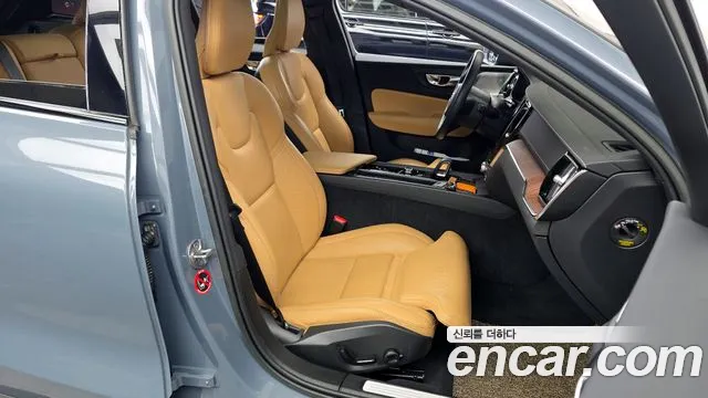Вольво V60 V60 Cross Country 2 поколение B5 Pro AWD — Фото автомобиля 11