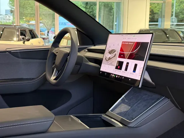 Tesla Model Y — Фото автомобиля 18