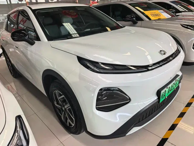 Changan Qiyuan Q05 — Фото автомобиля 3