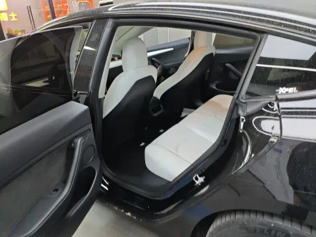 Tesla Model 3 — Фото автомобиля 4