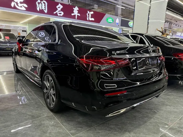 Mercedes-Benz E-Class — Фото автомобиля 4