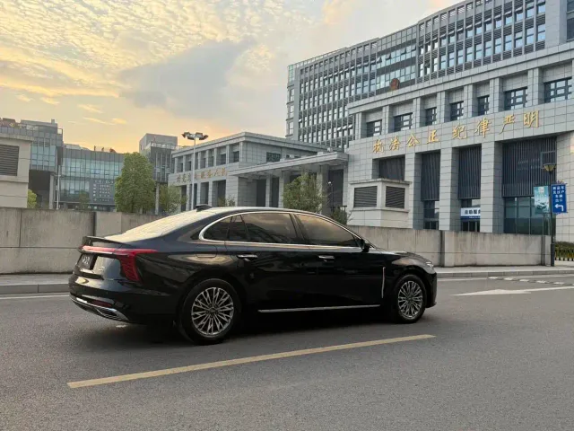 Hongqi H5 — Фото автомобиля 3