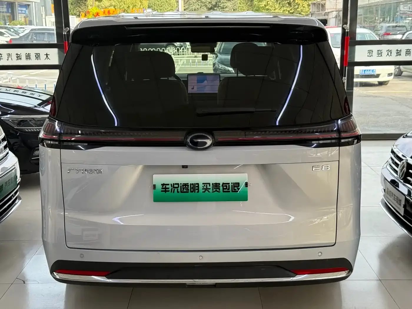 GAC Trumpchi Trumpchi E8 NEV 2024 150km Soaring Glory+ — Фото автомобиля 14