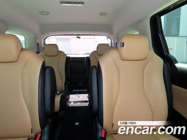 Kia Carnival Generation 4 — Фото автомобиля 7