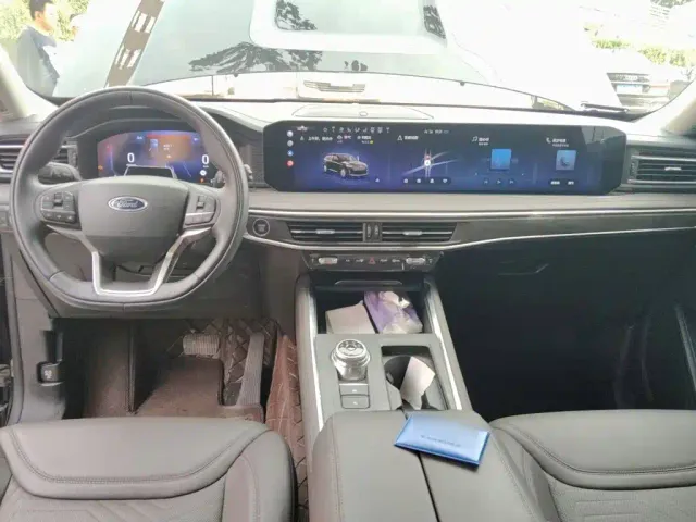 Ford Explorer — Фото автомобиля 5