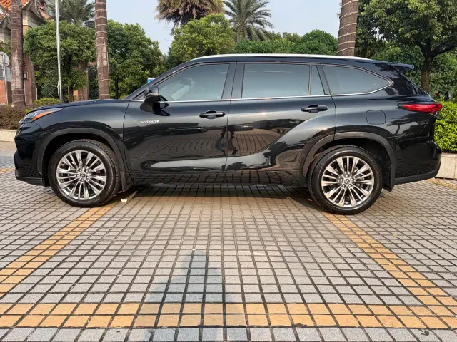 Toyota Highlander — Фото автомобиля 20