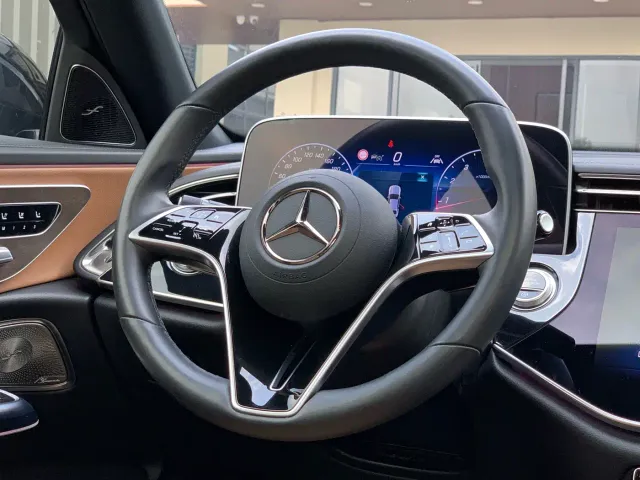 Mercedes-Benz E-Class — Фото автомобиля 19