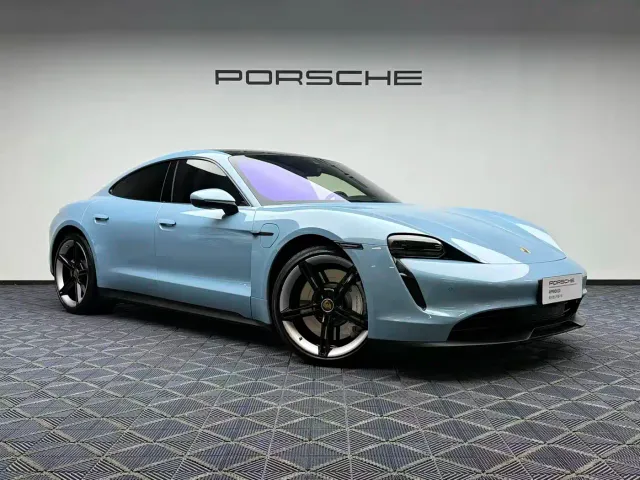 Porsche Taycan — Фото автомобиля 17