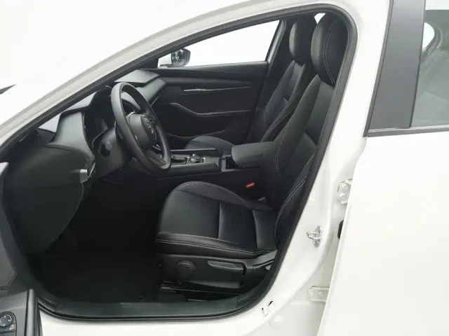 Mazda Axela — Фото автомобиля 10