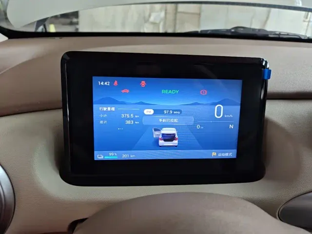 Wuling Hongguang Mini EV — Фото автомобиля 11
